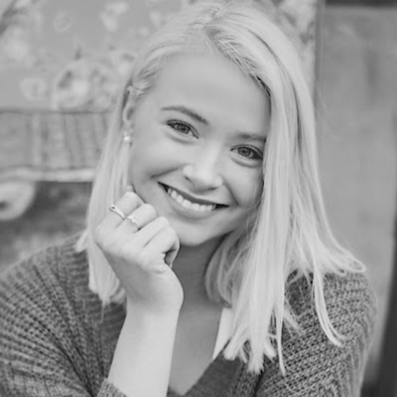 Meet your Posher, Nicole - Picture 1 of 1